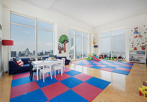 2nd image of 845 Un Plz APT 83D