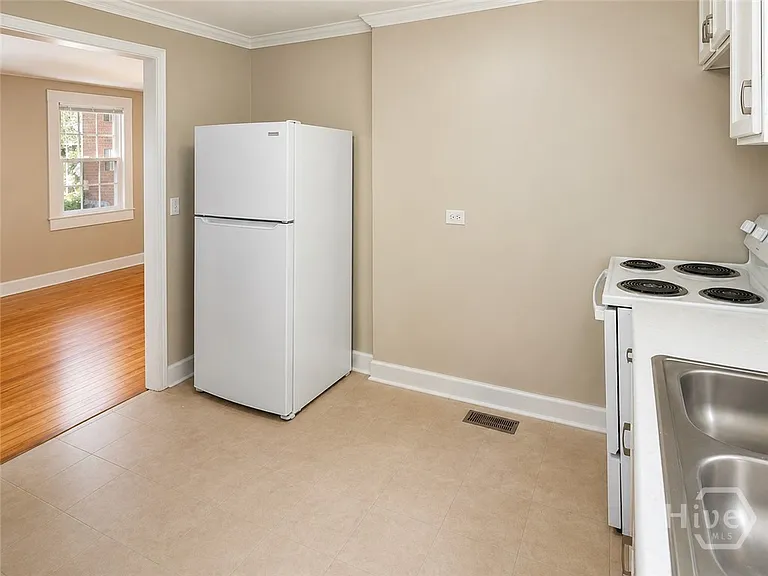 312 N Jefferson St NE — Photo 6