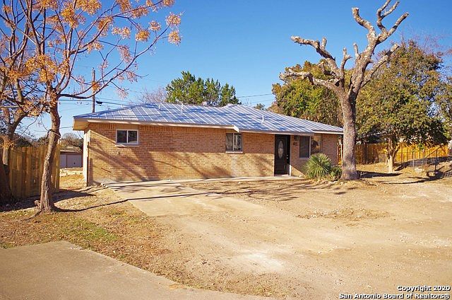1st image of 104 Live Oak Cir