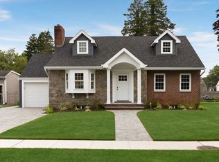 148 Greystone Rd, Rockville Centre, NY 11570