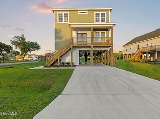 108 Flippers Cove Dr, Cedar Point, NC 28584