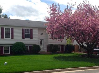 5593 Reardon Ln, Woodbridge, VA