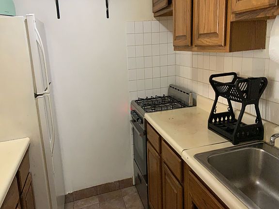 3rd image of 240 E 112th St #1