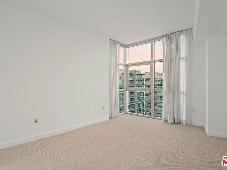13700 Marina Pointe Dr #1801 — Photo 8