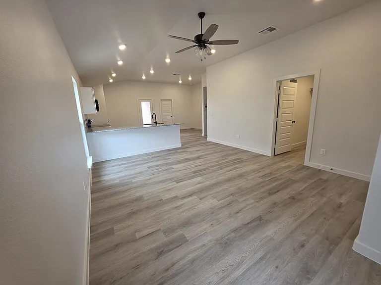 6220 Kingsville St — Photo 3