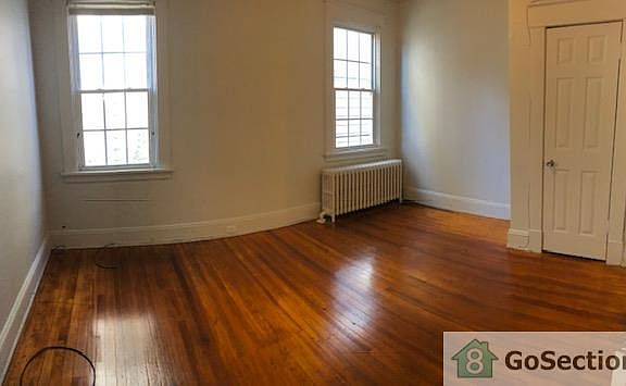 4th image of 2822 Woodcliff Ave