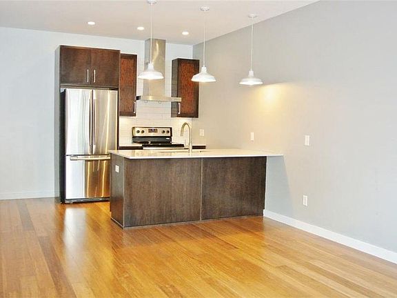 5th image of 464 W Prairie St