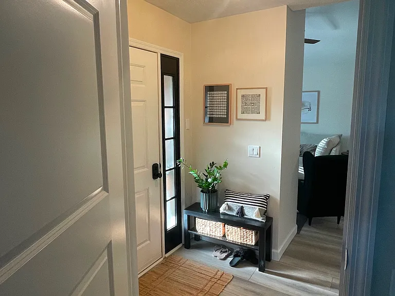 5860 Locbury Ln — Photo 2