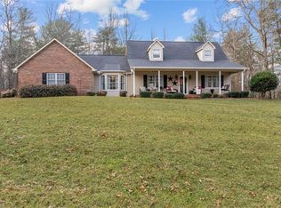 393 Tanglewood Dr, Mount Airy, NC 27030