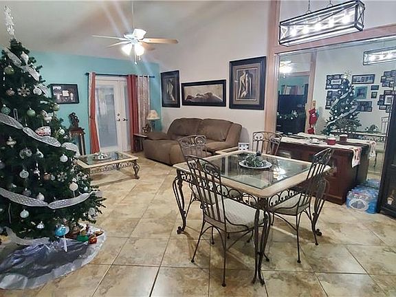 3rd image of 3223 Villa Way Cir