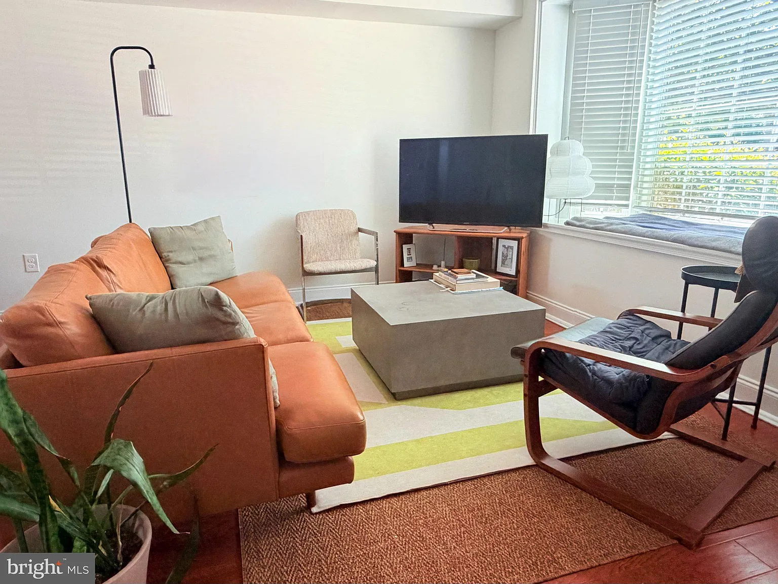 3 bed, 1.5 bath, 835 sqft, $3,150 — Photo 3