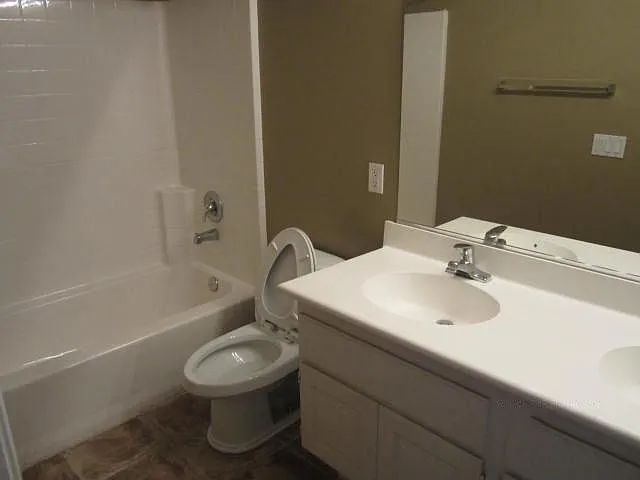 3 bed, 1795 sqft, $2,700 — Photo 3