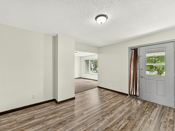 5th image of 112 E Front St