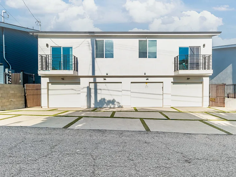 7125 S La Cienega Blvd — Photo 16