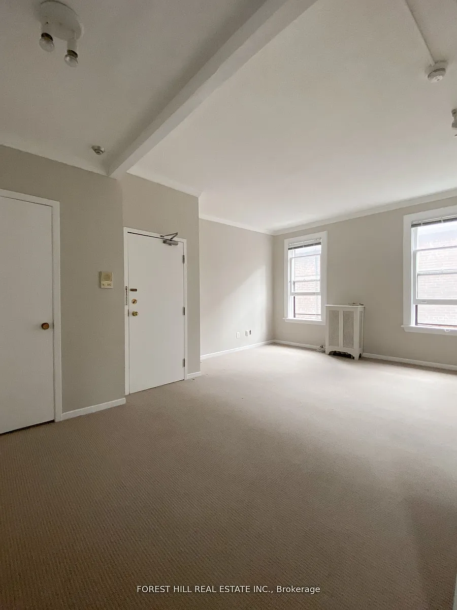 Photo 2 of 8 - 72 Walmer Rd #4 - Toronto, ON Building Photo - 72 Walmer Rd #4