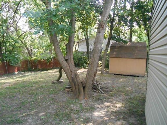5th image of 816 Peter Ave