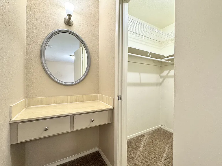 Canterbury House Apartments — Photo 15