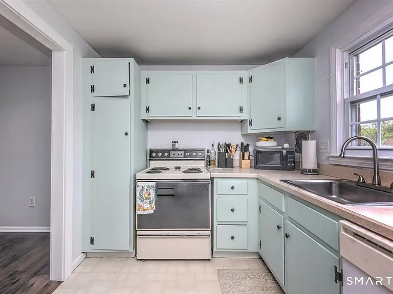 1254 Farmington Ave #C — Photo 11
