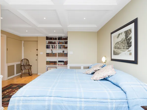 222 Central Park South image 9 of 13