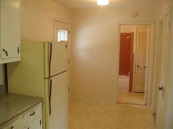 5th image of 409 North St APT C