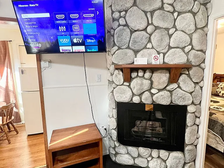 877 Tulip Ln — Photo 14