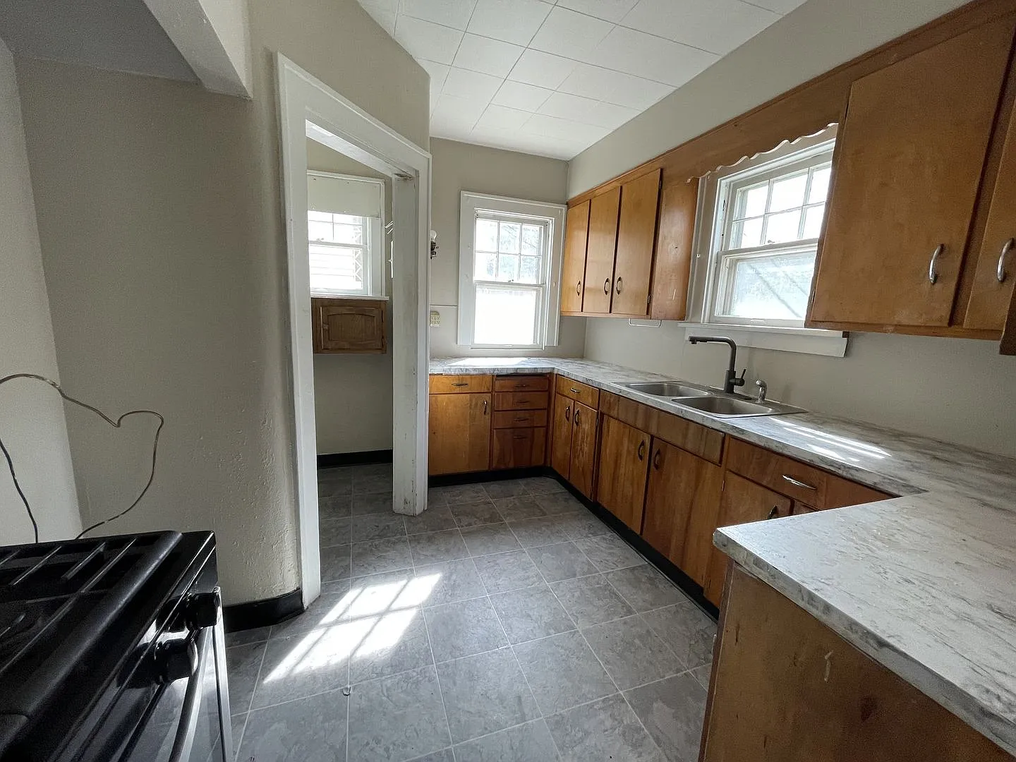 2587 Titus Ave 3 Bed/1.5 Bath in Minne Lusa | Fireplace, Original Hardwoods, Detached Garage — Photo 4
