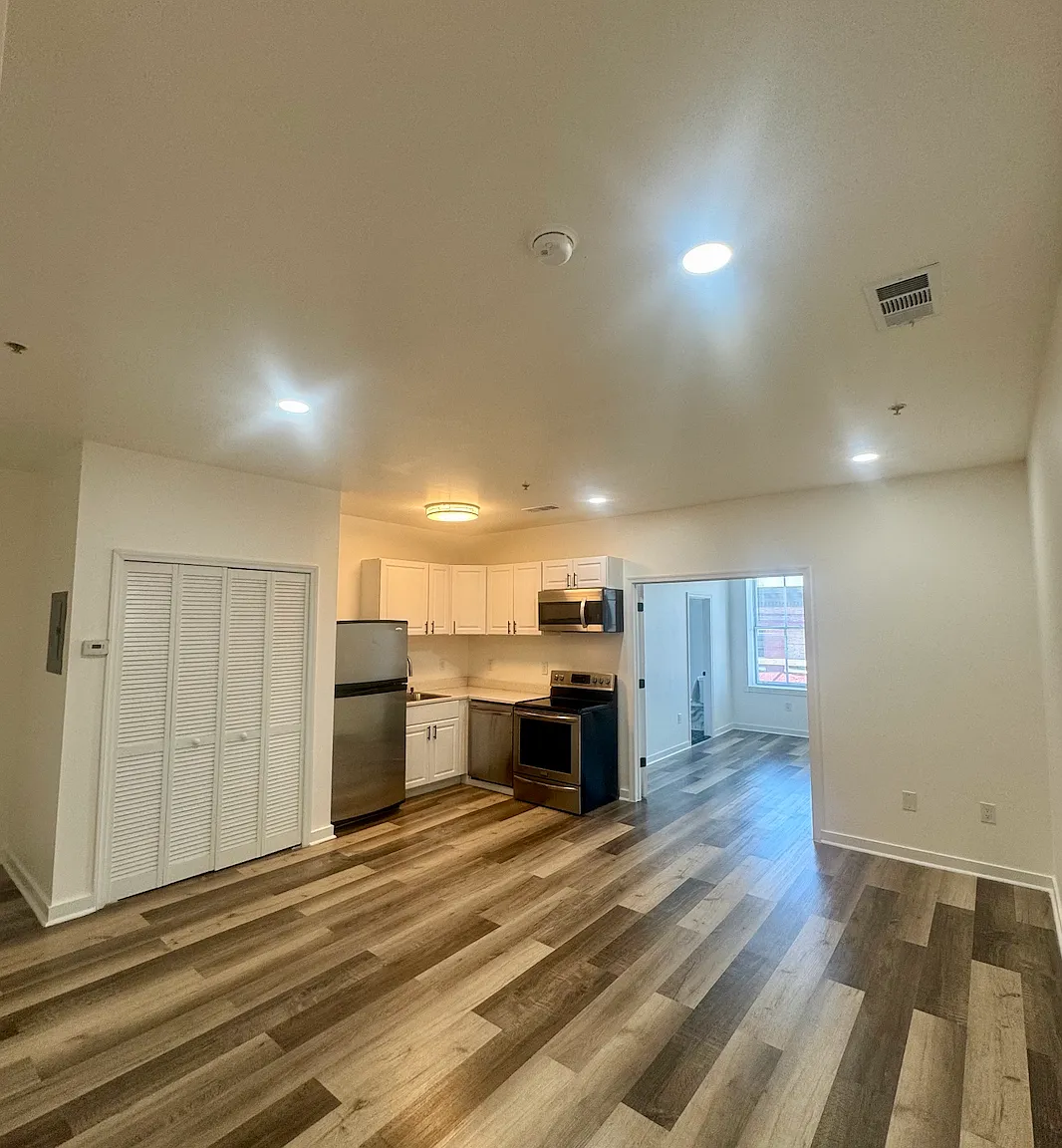 1 bed, 650 sqft, $1,200 — Photo 2