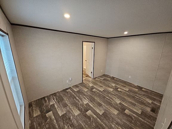 4th image of 927 Miller Street Site 6