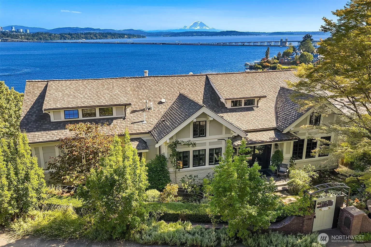 3408 E Laurelhurst Drive NE photo 1