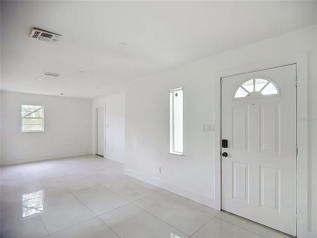 5 bed, 3.0 bath, 1484 sqft, $2,200 — Photo 2