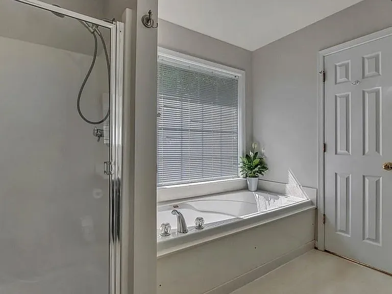 9419 Charter Gate Dr — Photo 24