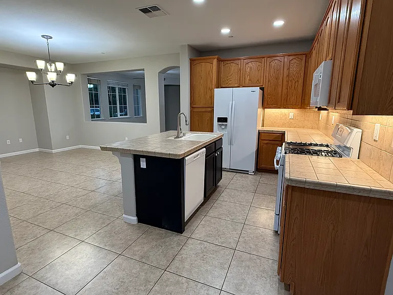 2090 Sierra View Cir #3 — Photo 8