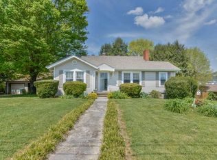 221 Magnolia Dr, Bristol, VA 24201