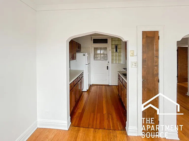 2542 W Summerdale Ave #3R — Photo 2