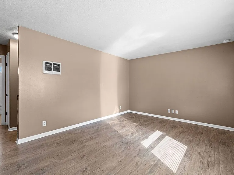 1908 Batts Ln — Photo 7