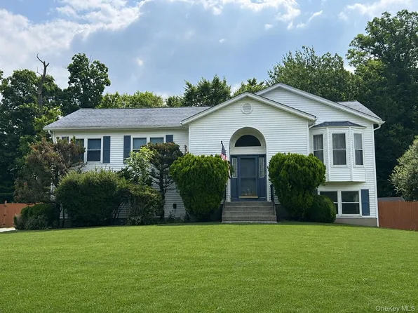 3 Aron Court, Spring Valley, NY 10977