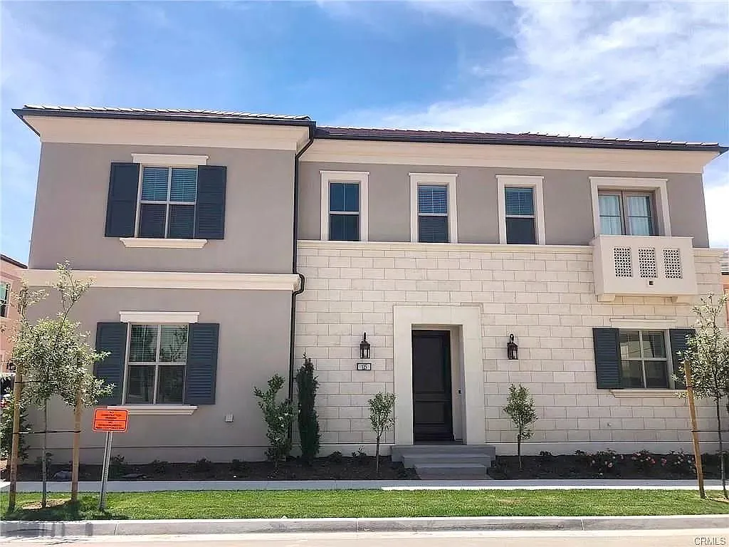 4 bed, 2413 sqft, $6,200 — Photo 1