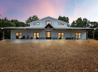 146 Peach Rd, Leoma, TN 38468