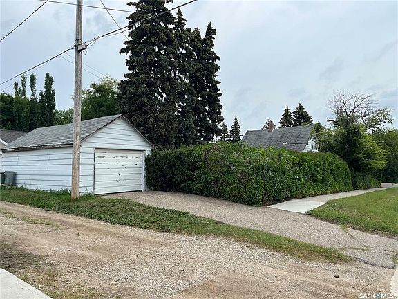 3rd image of 315 6th St E