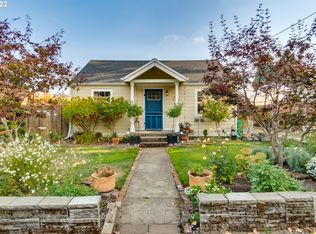 9525 NE Gertz Cir, Portland, OR 97211