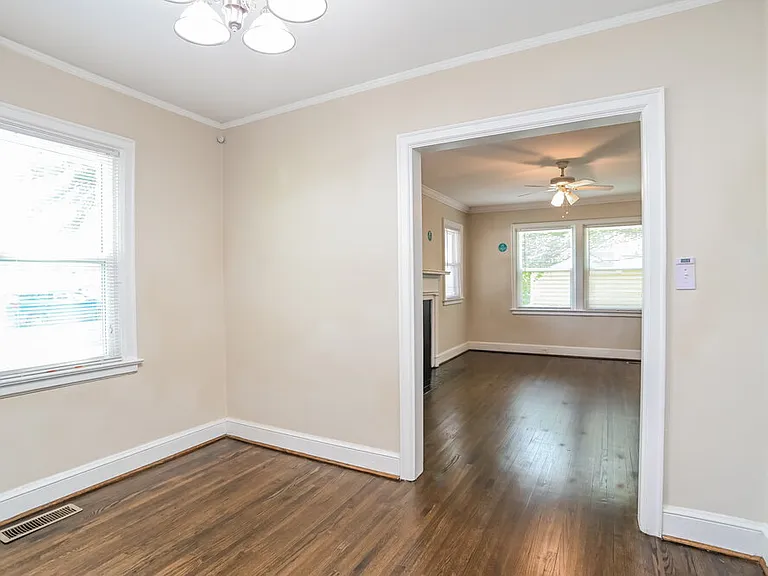 2400 Morton St — Photo 7