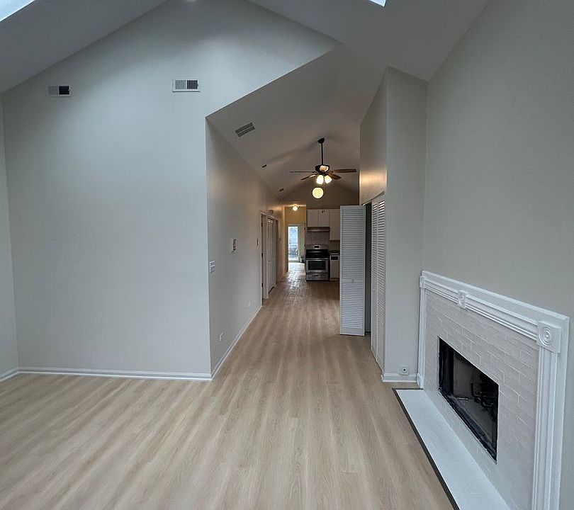 1st image of 1013 N Hermitage Ave #3