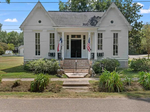 502 E Walker St, Jefferson, TX 75657