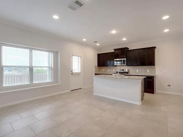 528 Rancho Verde Dr — Photo 4