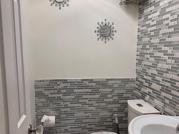 3rd image of 21924 Alecia Avenue