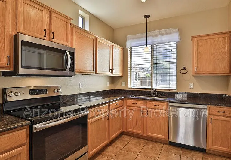 875 S Porter St — Photo 8