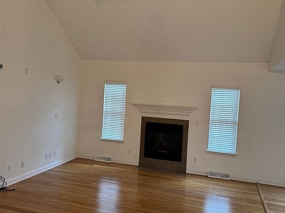 5th image of 1605 Knob Hill Rd