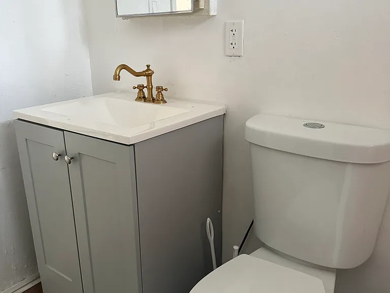 1184 W 39th St #2 — Photo 9