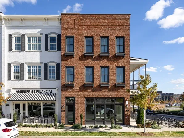 8086 Berry Farms Xing #240, Franklin, TN 37064