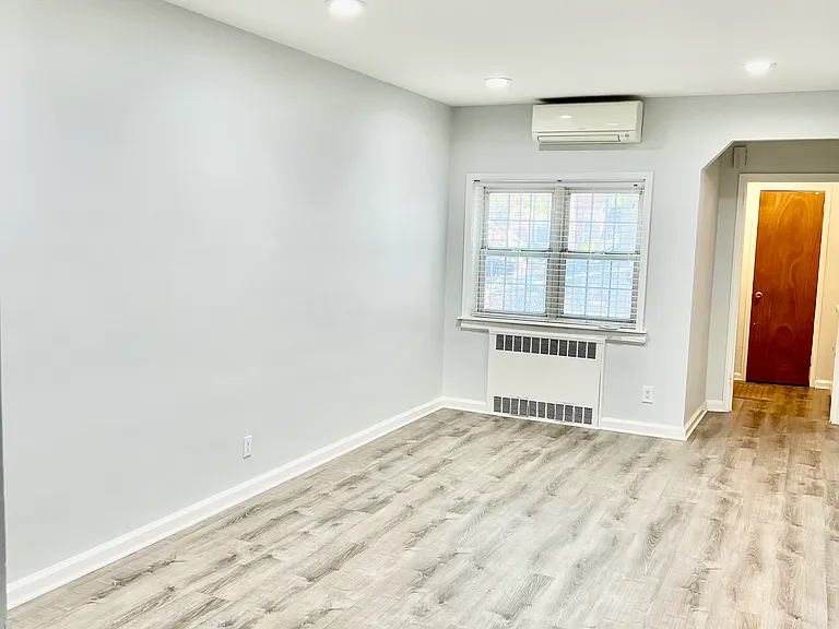 2366 E 29th St #1F — Photo 2